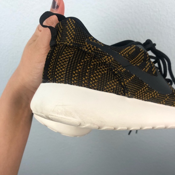 Nike Roshe Run One Jacquard gold and black sneaker - Picture 8 of 8